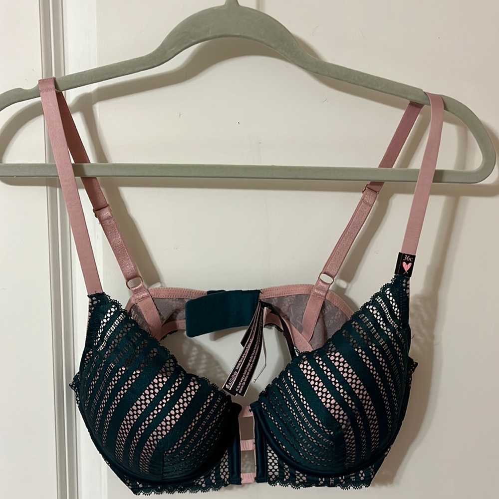 NWT Victoria’s Secret 36C Plunge Lace and Satin Bra. Gorgeous teal and pink.